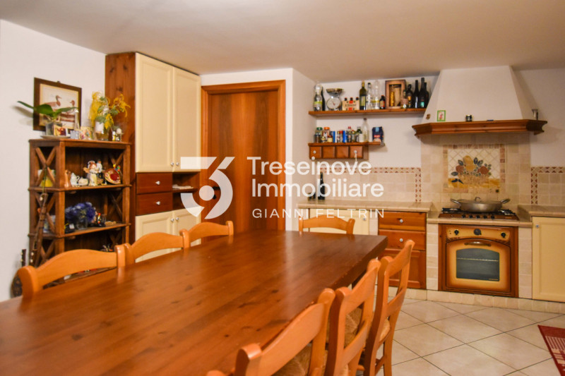 (Per INFO Feltrin ing. Gianni 3288349492) Proponiamo in vendita splendida casa singola situata ne...