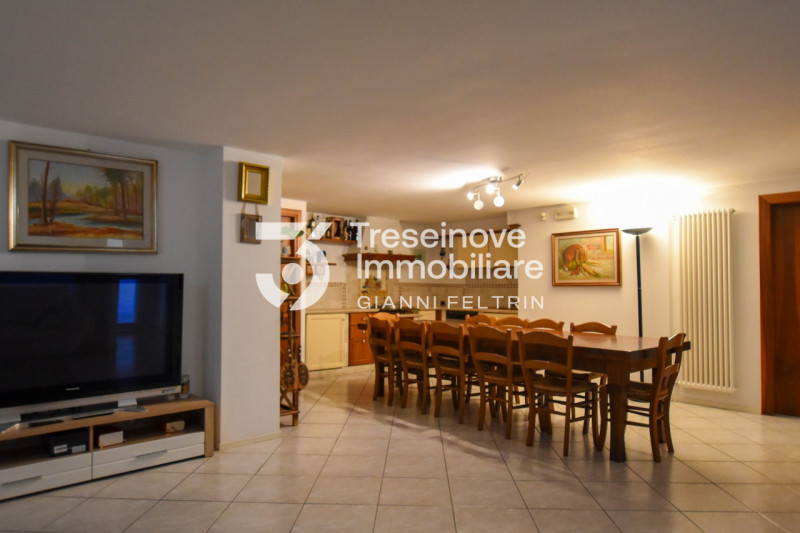 (Per INFO Feltrin ing. Gianni 3288349492) Proponiamo in vendita splendida casa singola situata ne...