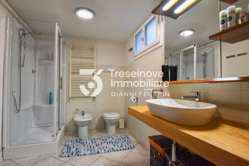 (Per INFO Feltrin ing. Gianni 3288349492) Proponiamo in vendita splendida casa singola situata ne...