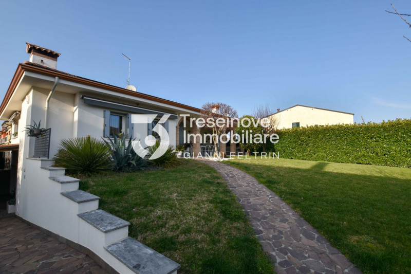 (Per INFO Feltrin ing. Gianni 3288349492) Proponiamo in vendita splendida casa singola situata ne...