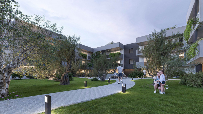 Presentiamo un elegante appartamento trilocale in vendita, situato all'interno di un moderno cond...