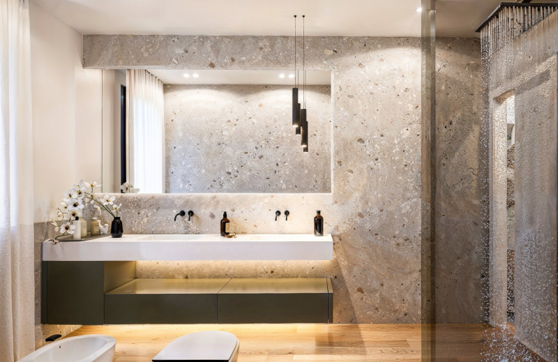 Presentiamo un elegante appartamento trilocale in vendita, situato all'interno di un moderno cond...