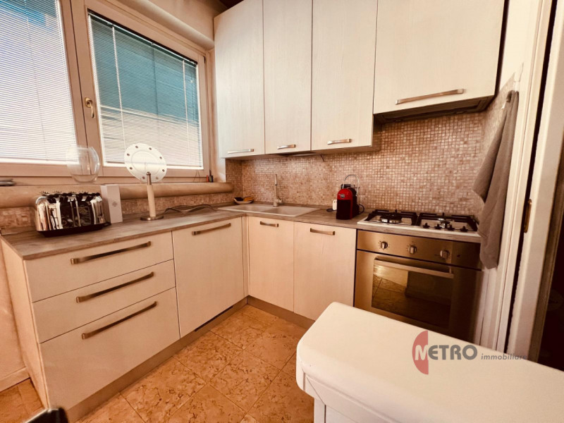 Nel cuore di un contesto tranquillo e riservato, proponiamo una deliziosa casetta singola di circ...