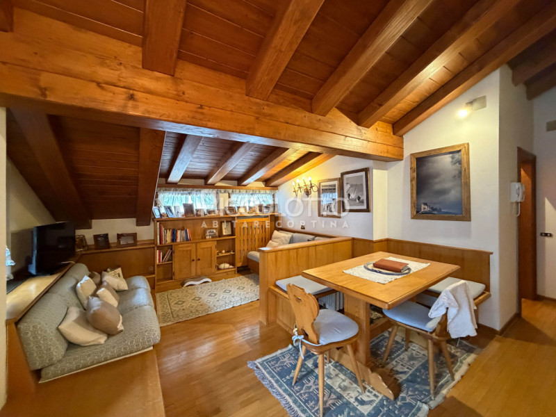 Rif. V5456 - Cortina d'Ampezzo, luminoso attico in vendita in privilegiata posizione nelle immedi...