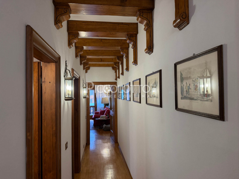 Rif. V5457 - Attico, Corso Italia, 2 camere - vista panoramica.

Nel cuore di Corso Italia, propo...