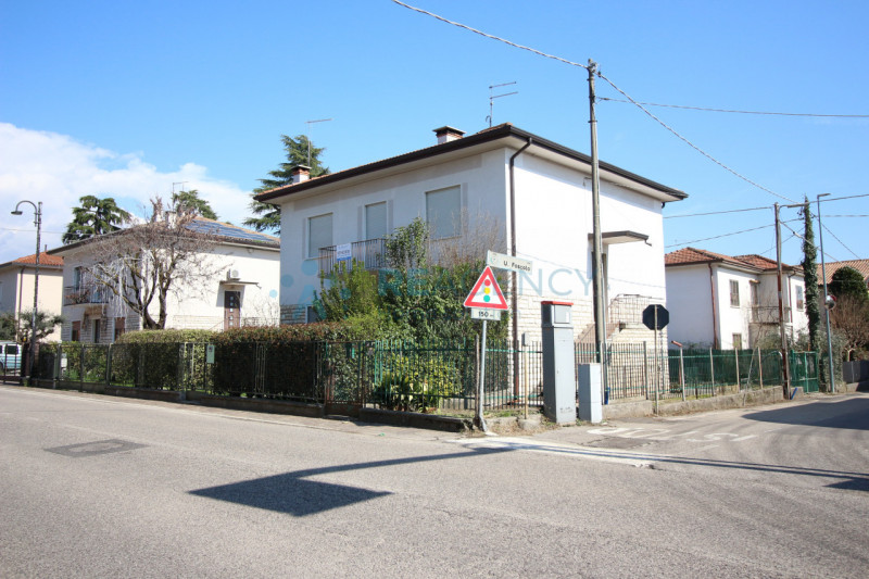 Breganze

Stai cercando una porzione di bifamiliare in zona centrale?

Prezzo € 149.000

CHIAMACI...