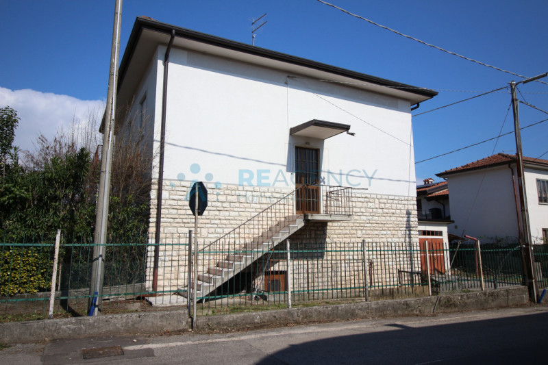 Breganze

Stai cercando una porzione di bifamiliare in zona centrale?

Prezzo € 149.000

CHIAMACI...