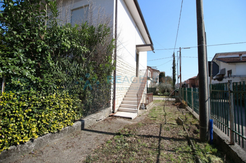 Breganze

Stai cercando una porzione di bifamiliare in zona centrale?

Prezzo € 149.000

CHIAMACI...