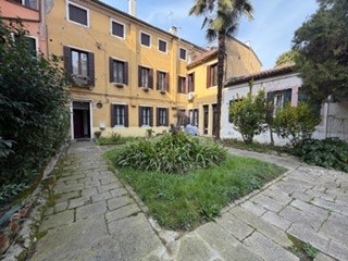 PADOVA: CLASSE ENERGETICA in definizione kwh/m2 anno
Descrizione: In contesto di 3 unità a pochi ...