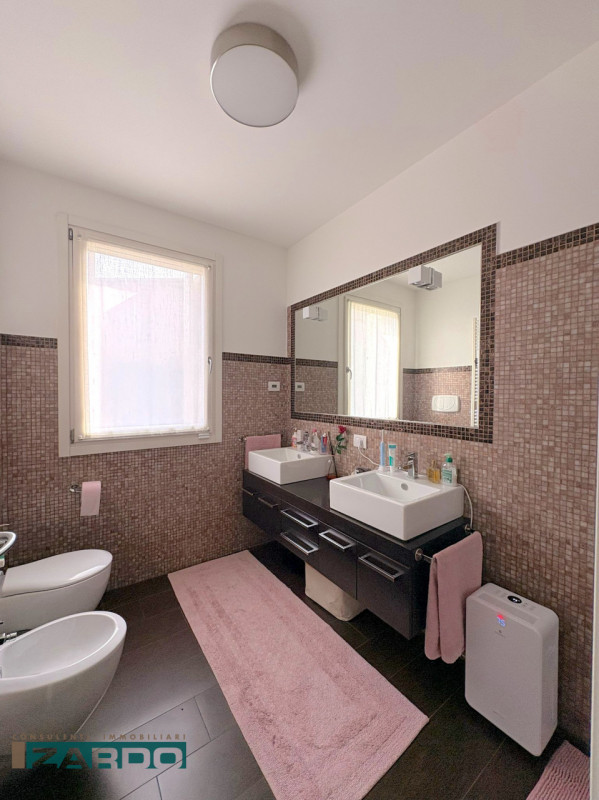 Rif. A-321 Per info (3409172184 Nicolò)

In una delle zone residenziali più tranquille e curate d...