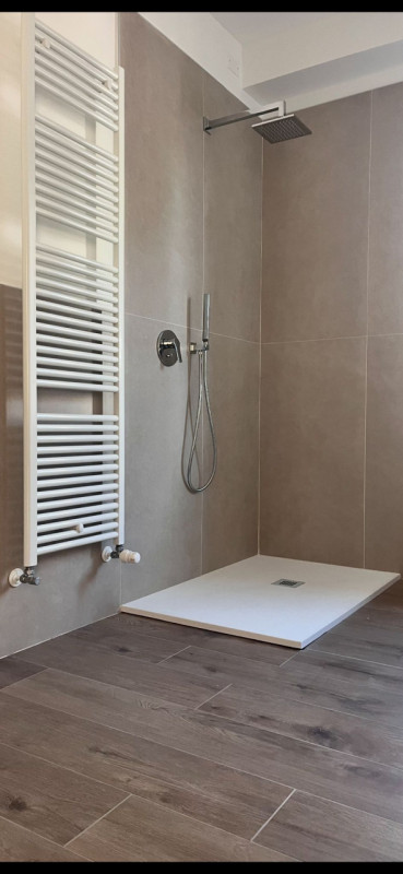 Nuovo appartamento in pronta consegna, 1° piano di una palazzina servita da ascensore. Superficie...