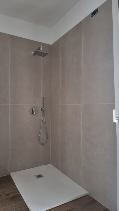 Nuovo appartamento in pronta consegna, 1° piano di una palazzina servita da ascensore. Superficie...