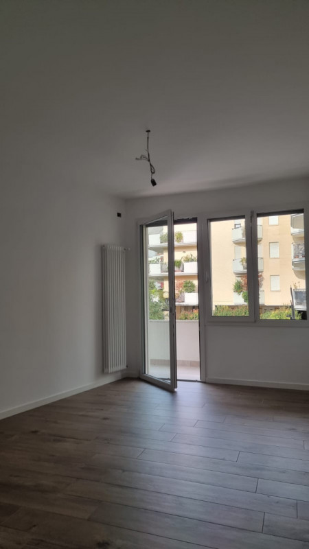 Nuovo appartamento in pronta consegna, 1° piano di una palazzina servita da ascensore. Superficie...