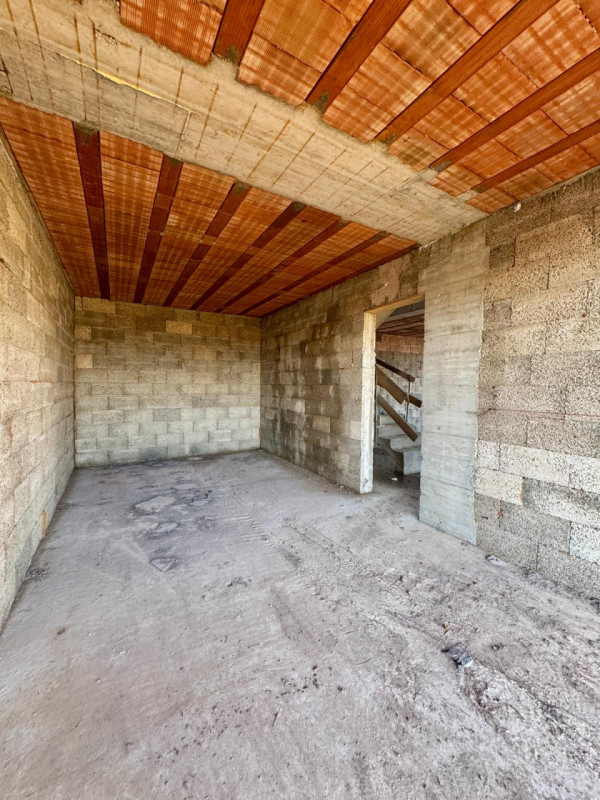 COMPOSIZIONE:
Proponiamo in vendita trifamiliare di nuova costruzione allo stato di grezzo avanza...