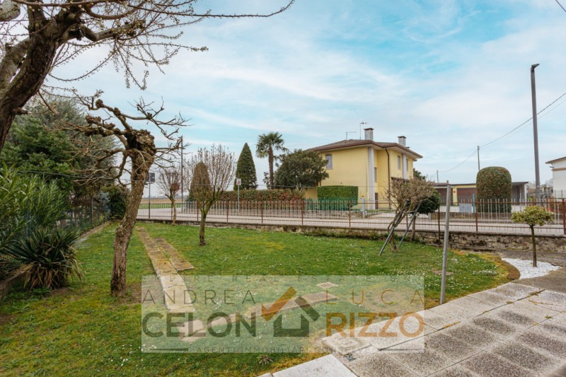 Se stai cercando una casa indipendente con spazi generosi e la possibilità di personalizzarla sec...