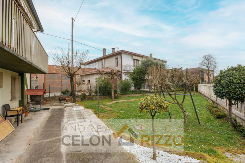 Se stai cercando una casa indipendente con spazi generosi e la possibilità di personalizzarla sec...