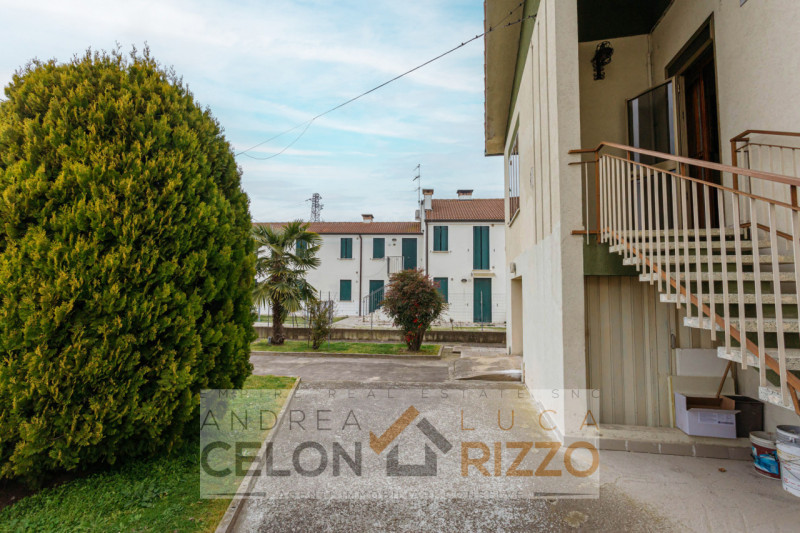 Se stai cercando una casa indipendente con spazi generosi e la possibilità di personalizzarla sec...