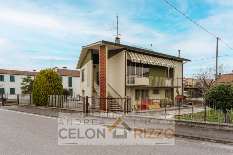 Se stai cercando una casa indipendente con spazi generosi e la possibilità di personalizzarla sec...