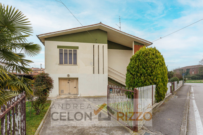 Se stai cercando una casa indipendente con spazi generosi e la possibilità di personalizzarla sec...