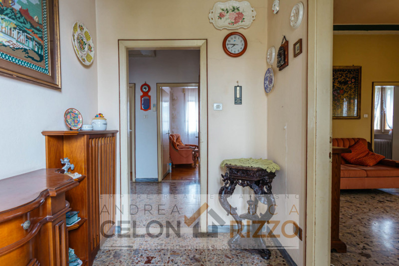 Se stai cercando una casa indipendente con spazi generosi e la possibilità di personalizzarla sec...