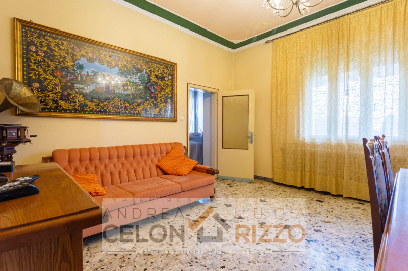 Se stai cercando una casa indipendente con spazi generosi e la possibilità di personalizzarla sec...