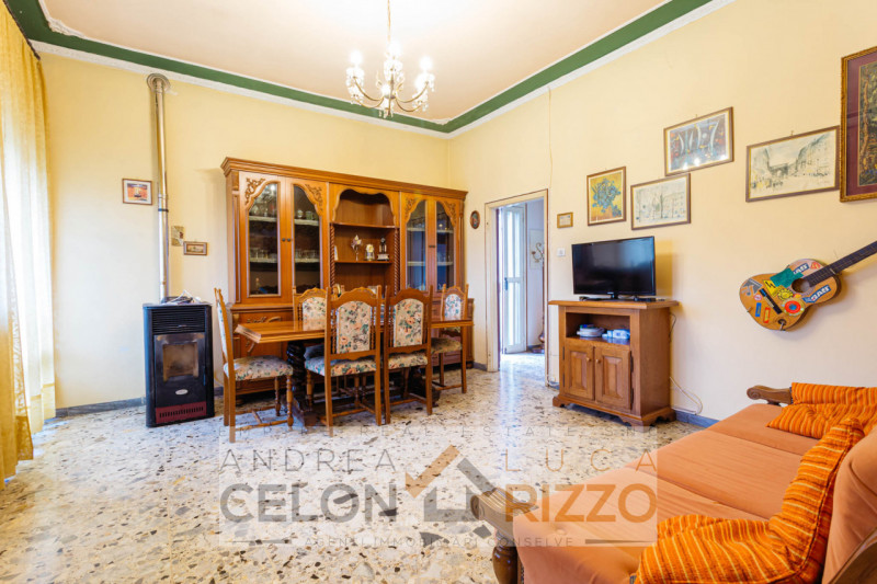 Se stai cercando una casa indipendente con spazi generosi e la possibilità di personalizzarla sec...