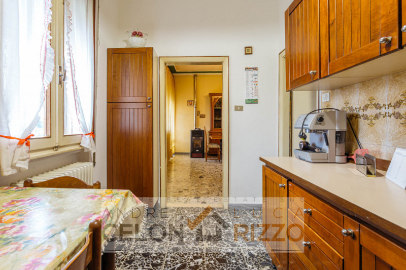 Se stai cercando una casa indipendente con spazi generosi e la possibilità di personalizzarla sec...