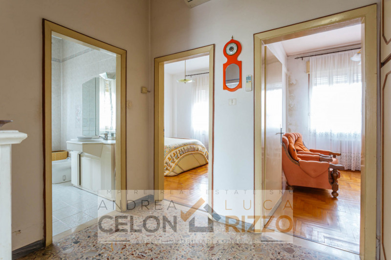 Se stai cercando una casa indipendente con spazi generosi e la possibilità di personalizzarla sec...