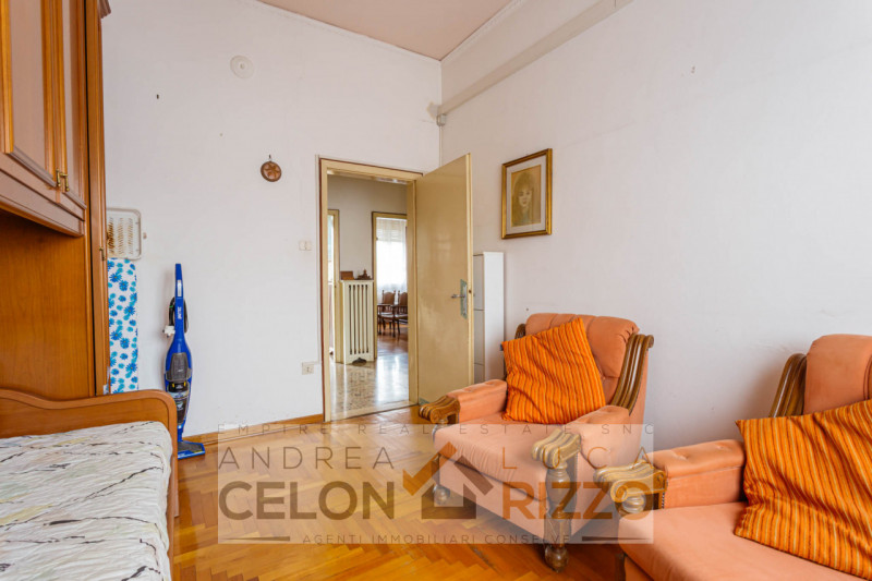 Se stai cercando una casa indipendente con spazi generosi e la possibilità di personalizzarla sec...