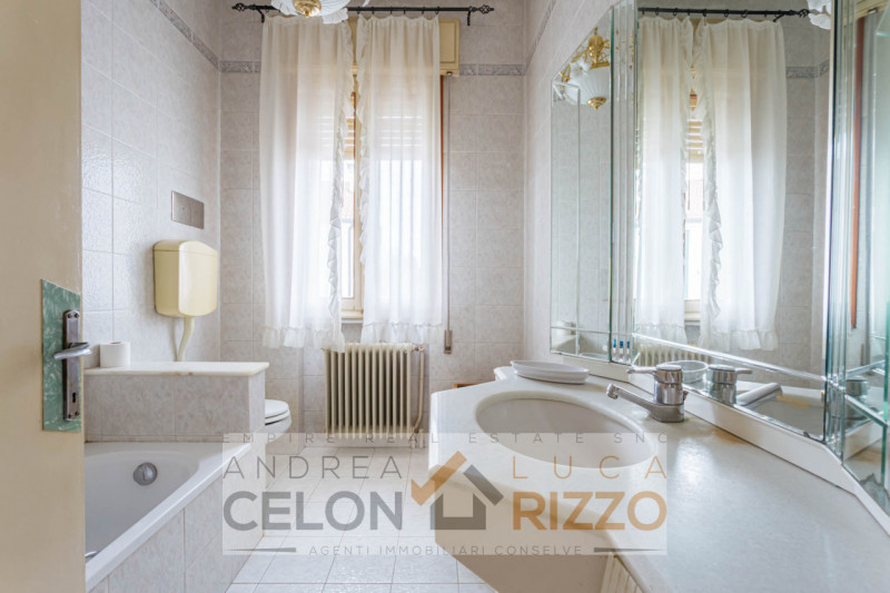 Se stai cercando una casa indipendente con spazi generosi e la possibilità di personalizzarla sec...