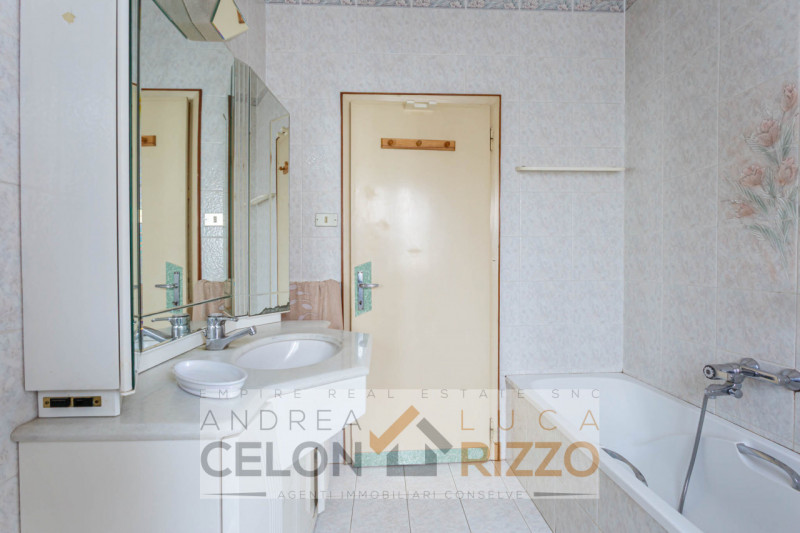 Se stai cercando una casa indipendente con spazi generosi e la possibilità di personalizzarla sec...