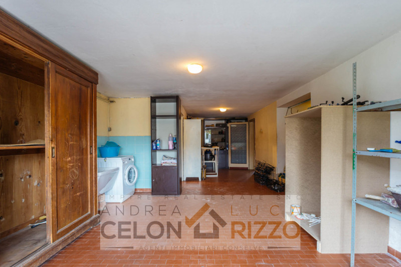 Se stai cercando una casa indipendente con spazi generosi e la possibilità di personalizzarla sec...