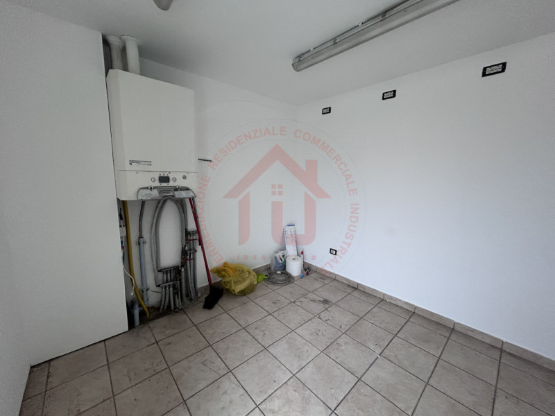 RIF: FR320 PADOVA - PONTE DI BRENTA Proponiamo in locazione locale commerciale al piano terra di ...