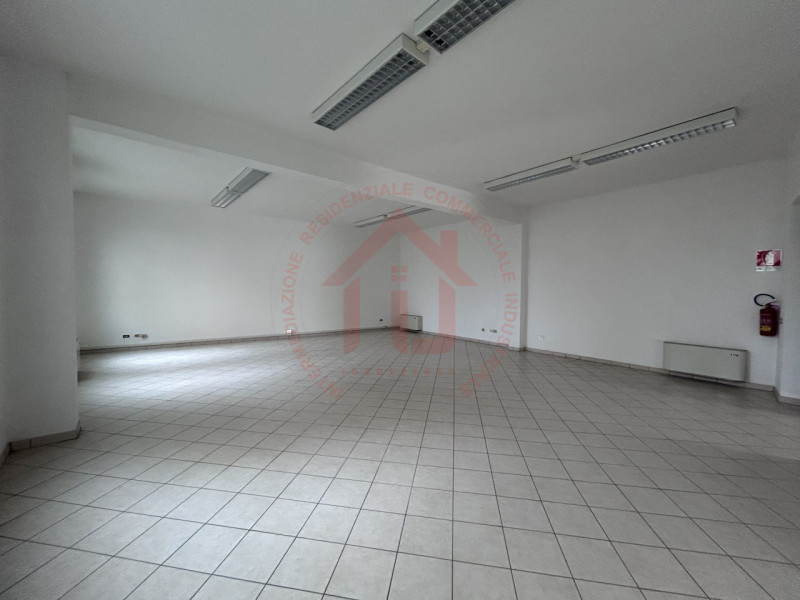 RIF: FR321 PADOVA - PONTE DI BRENTA Proponiamo in locazione locale magazzino al piano  terra di 1...