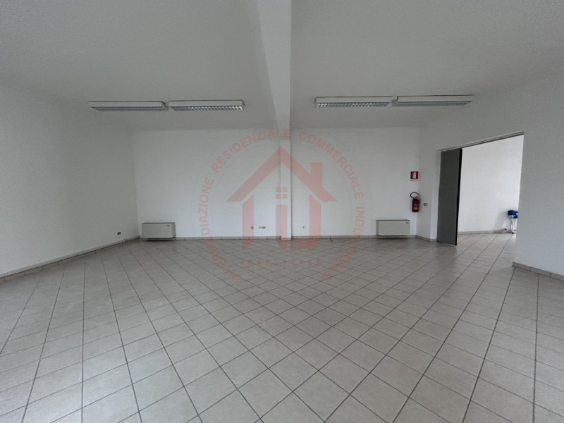 RIF: FR321 PADOVA - PONTE DI BRENTA Proponiamo in locazione locale magazzino al piano  terra di 1...
