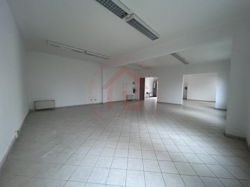 RIF: FR321 PADOVA - PONTE DI BRENTA Proponiamo in locazione locale magazzino al piano  terra di 1...
