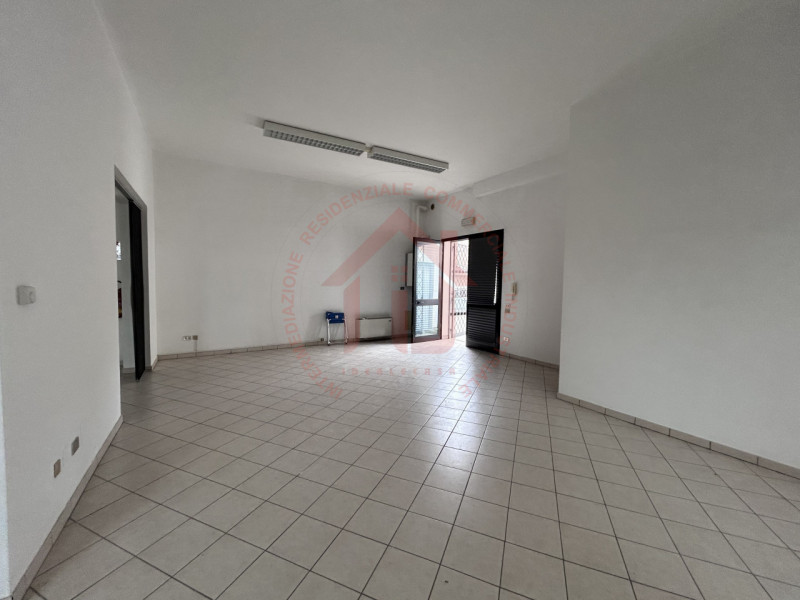 RIF: FR321 PADOVA - PONTE DI BRENTA Proponiamo in locazione locale magazzino al piano  terra di 1...