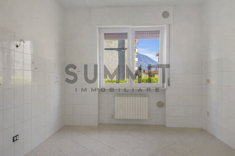 SCHIO - SS. TRINITA': In piccola palazzina di sole cinque unità proponiamo ampio BICAMERE al pian...