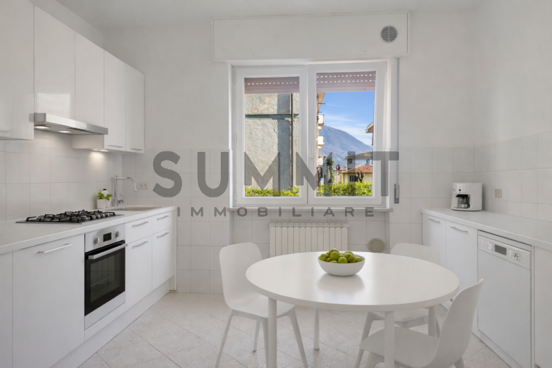 SCHIO - SS. TRINITA': In piccola palazzina di sole cinque unità proponiamo ampio BICAMERE al pian...