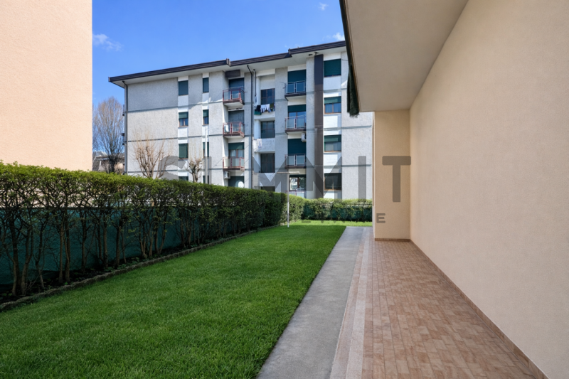 SCHIO - SS. TRINITA': In piccola palazzina di sole cinque unità proponiamo ampio BICAMERE al pian...