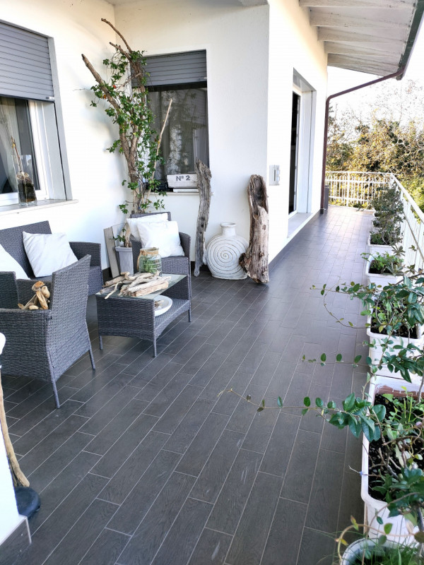 Rovigo, a 1500 mt dal centro storico, al primo ed ultimo piano con ingresso indipendente proponia...