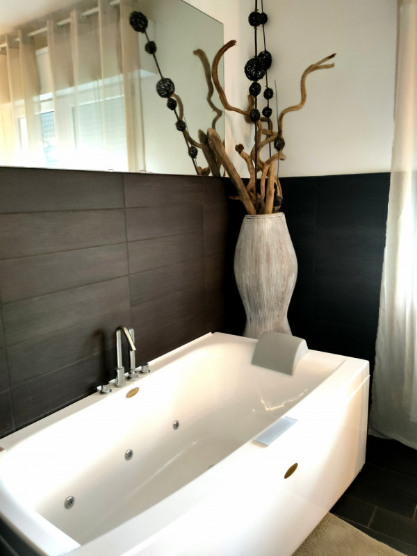 Rovigo, a 1500 mt dal centro storico, al primo ed ultimo piano con ingresso indipendente proponia...