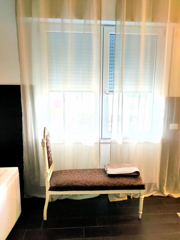 Rovigo, a 1500 mt dal centro storico, al primo ed ultimo piano con ingresso indipendente proponia...