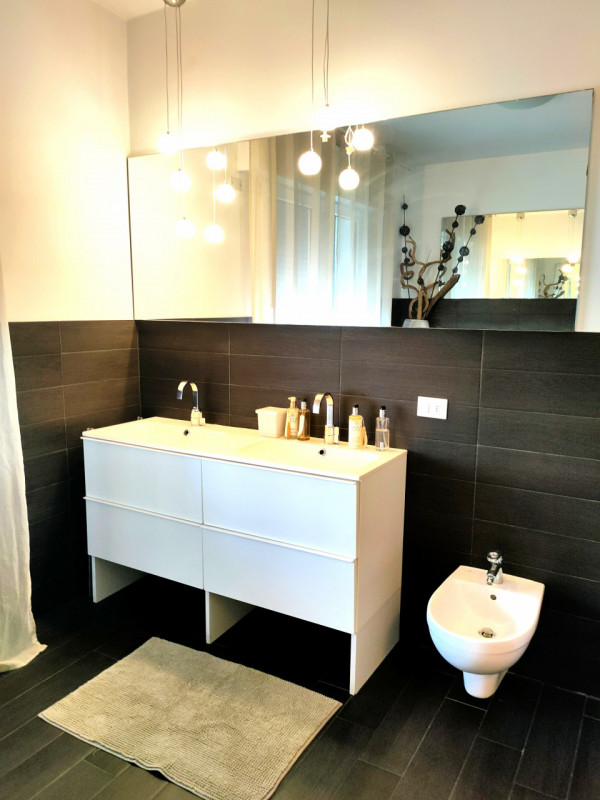 Rovigo, a 1500 mt dal centro storico, al primo ed ultimo piano con ingresso indipendente proponia...