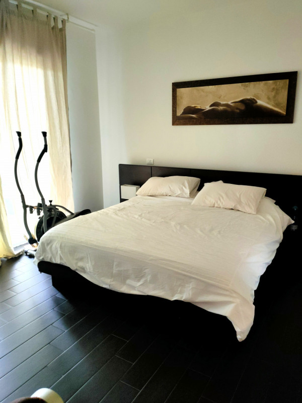 Rovigo, a 1500 mt dal centro storico, al primo ed ultimo piano con ingresso indipendente proponia...