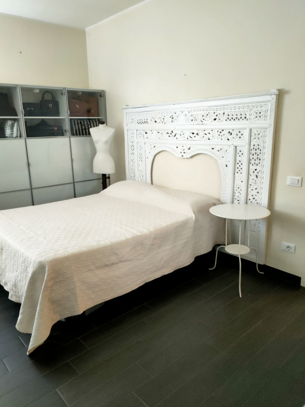 Rovigo, a 1500 mt dal centro storico, al primo ed ultimo piano con ingresso indipendente proponia...