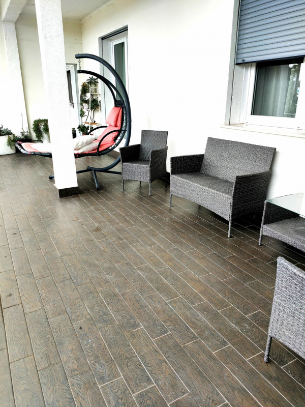 Rovigo, a 1500 mt dal centro storico, al primo ed ultimo piano con ingresso indipendente proponia...