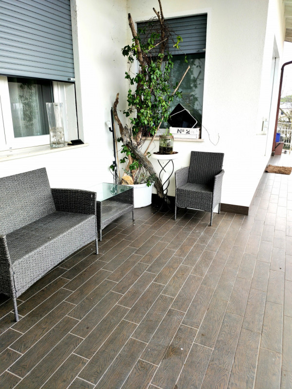 Rovigo, a 1500 mt dal centro storico, al primo ed ultimo piano con ingresso indipendente proponia...