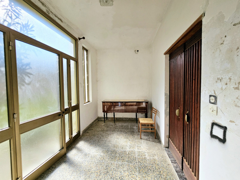 Proponiamo in vendita a Este, ubicata in una zona vicina al centro, porzione di bifamiliare da ri...