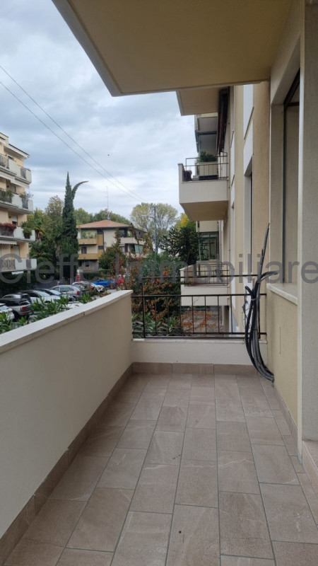 In quartiere tranquillo e ben collegato proponiamo in vendita appartamento trilocale di circa 75 ...